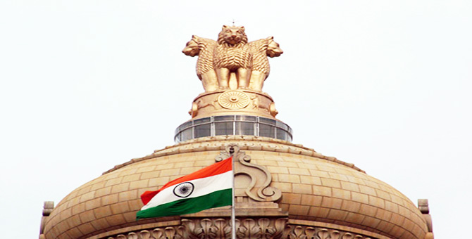 भारतीय लोकतंत्र पूंजीपतियों का तमाशा,जो पूरे पाँच साल चला कर जनता की जेब पर डाका डालता है।