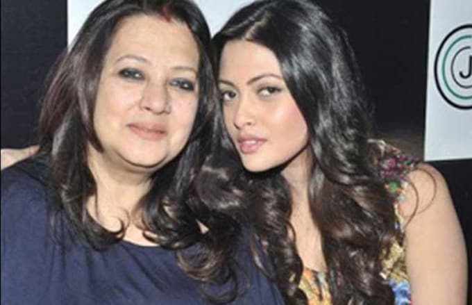 मुन मुन सेन इलेक्शन नॉमिनेशन से पता चला उनका असल नाम देव सेन वर्मा पति का नाम भरत देव वर्मा अब उनकी बेटी रिया सेन फिल्मी दुनिया में मौजूद है