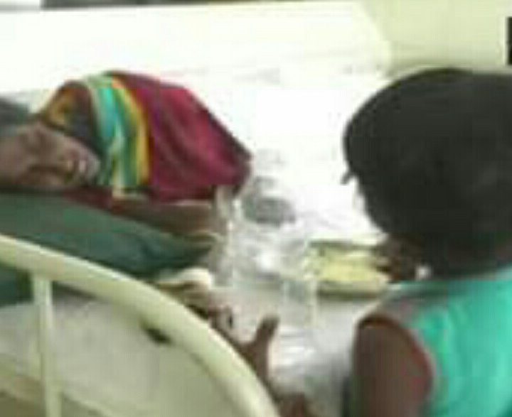 6 साल की बच्ची ने भीख मांगकर की खाने की व्यवस्था बीमार मां के लिये की