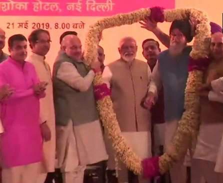 भाजपा के रात्रिभोज कार्यक्रम में प्रधानमंत्री सहित दिग्गज नेता हुये शामिल