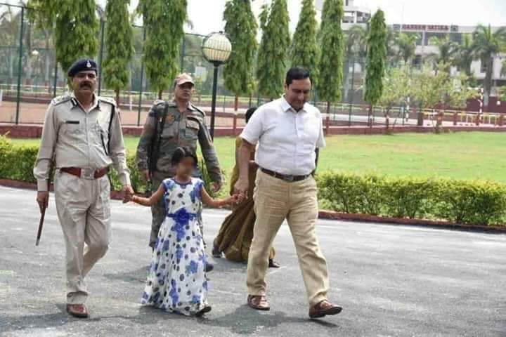 बिना अपराध के जेल में सजा काट रही खुशी आज खुश है