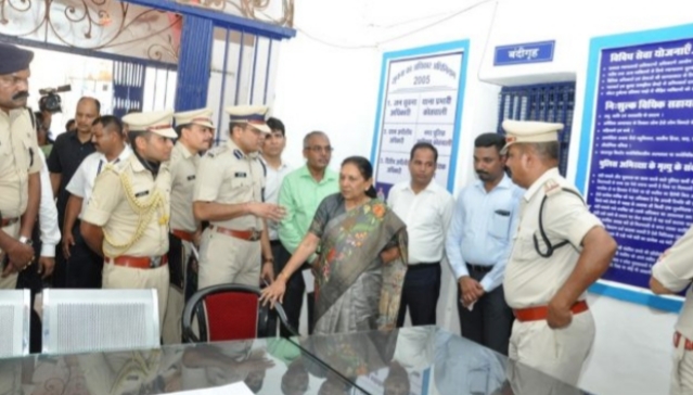 राज्यपाल पहुँची सरकारी विभागों के निरीक्षण में