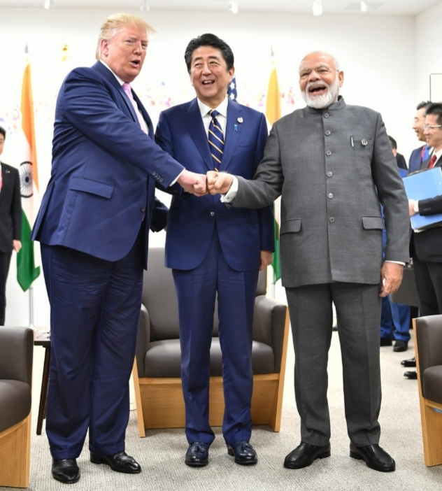 जापान में त्रिपक्षीय बैठक में शामिल हुये मोदी