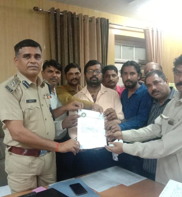 पत्रकार पर जान लेवा हमला कानपुर यतीमखाना -आल जॉर्नलिस्ट प्रेस कौंसिल का विरोध एसएसपी को ज्ञापन पत्रकार एकता जिन्दाबाद