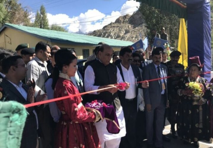 रक्षामंत्री पहुँचे लेह , किसान-जवान विज्ञान मेला का किया उद्घाटन