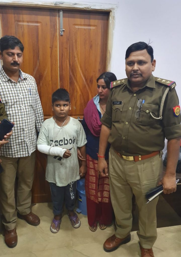 बच्चे खोने की खबर के महज आधे घंटे के अंदर वजीरगंज पुलिस की तत्परता से बच्चा हुआ बरामद।