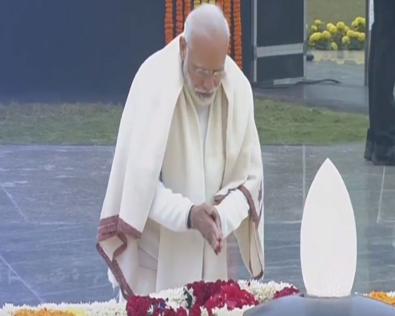 प्रधानमंत्री मोदी ने किया अटल को भावपूर्ण नमन