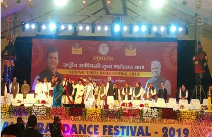 मोदी प्रधानमंत्री का काम नही कर पा रहे हैं — राहुल गाँधी