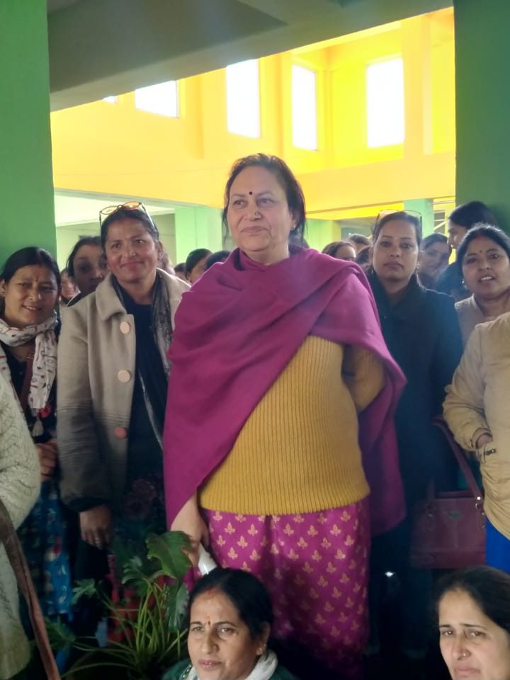 आंगनवाड़ी कार्यकर्ताओं ने दिखाए तेवर निदेशालय पहुंचकर अधिकारियों का किया घेराव