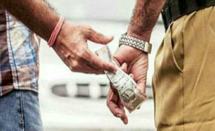 हर साल 47 हजार करोड़ से ज्यादा की रिश्वत देते हैं ट्रक ड्राइवर