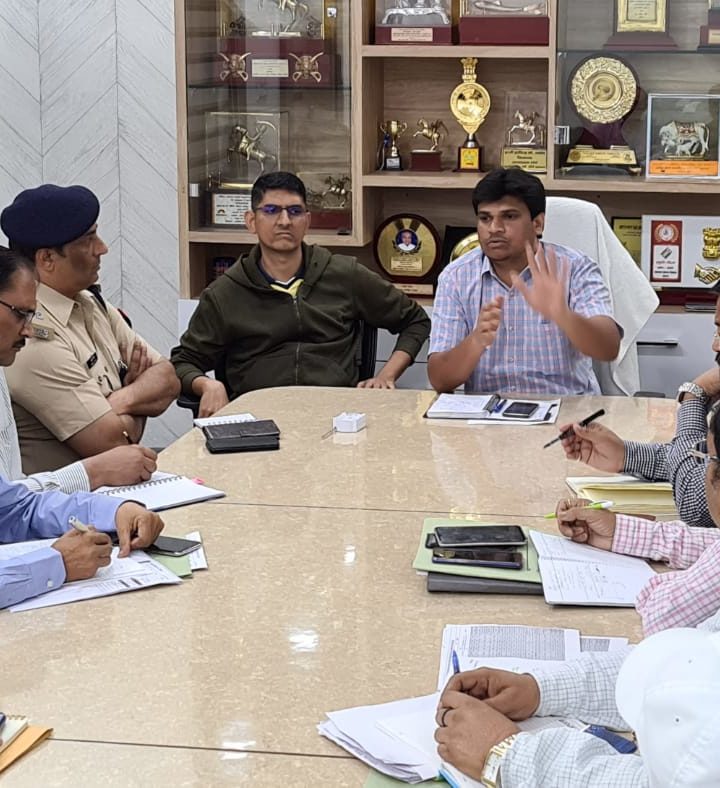 पलायन से आये लोगो को आइसोलेट क्वारंटाइन प्रबंध में जुटा प्रशासन -Covid 19 कोरोना झाँसी