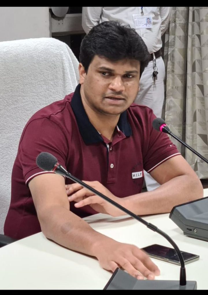 जिलाधिकारी ने बताया कि जनपद में निम्न स्थानों पर सामुदायिक रसोई संचालित की जा रही है झाँसी विस्तृत जानकारी के लिये लिंक खोले