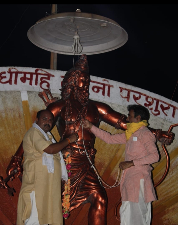 लाकडाऊन पालन के साथ हुआ परशुराम की आरती संपन्न