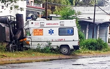 मरीज छोड़ कर आ रही 108 अनियंत्रित होकर दुर्घटनाग्रस्त एक की मौत एक घायल