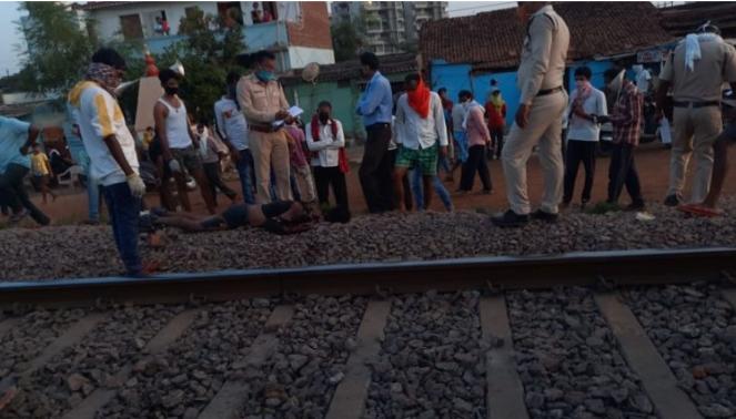 रेलवे फाटक के पास ट्रेन से कटकंर युवक की मौत