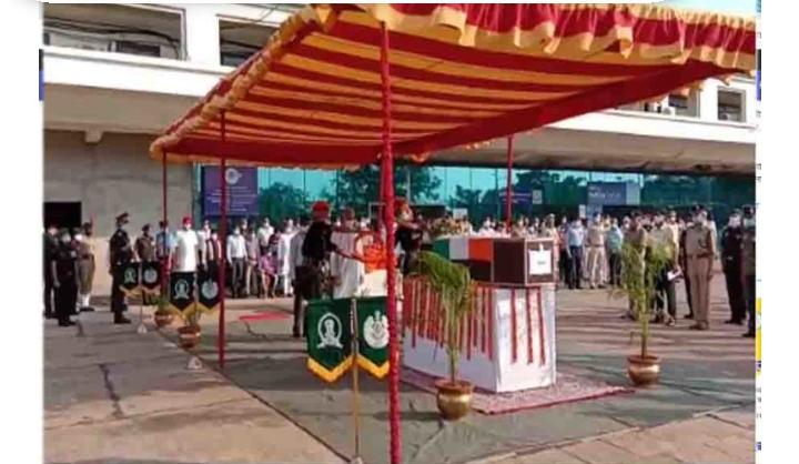 भारत-चीन सीमा पर शहीद हुये गणेश कुंजाम को मुख्यमंत्री ने दी सलामी