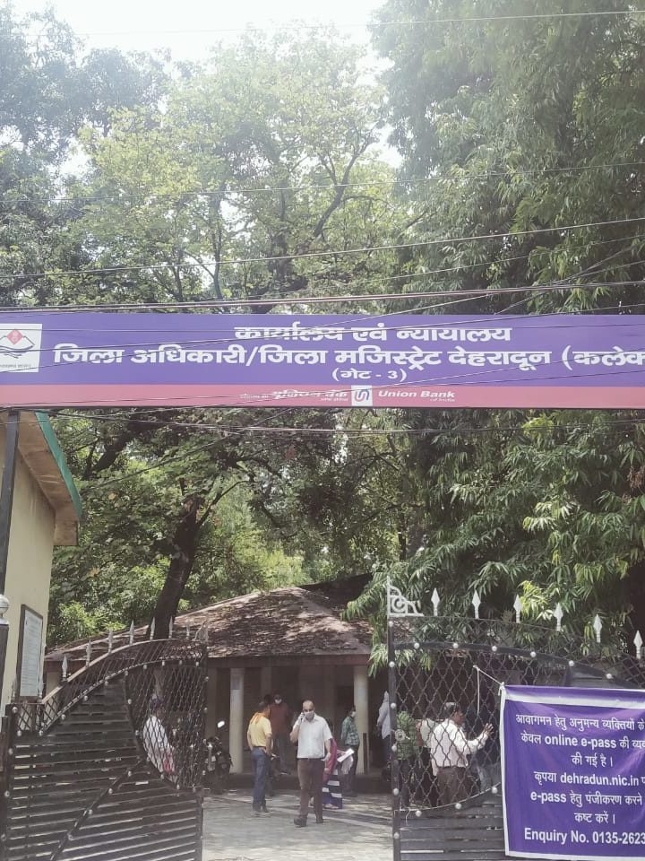 पछवा दून ट्रक डंपर ड्राइवर समिति ने सौंपा जिलाधिकारी को ज्ञापन