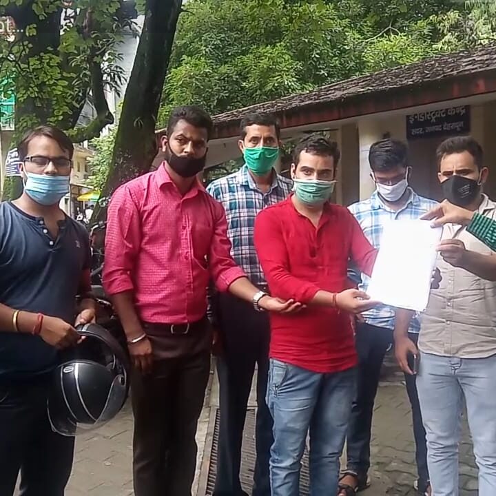 विभागों में गैरकानूनी तरीके से नौकरी कर रहे उर्दू अनुवादकों को उनके पदों से तुरंत निष्कासित करने हेतु मुख्यमंत्री को ज्ञापन प्रेषित किया गया ज्ञापन लेने एसडीएम श्री मायाराम जोशी जी पहुंचे।-बॉबी पंवार