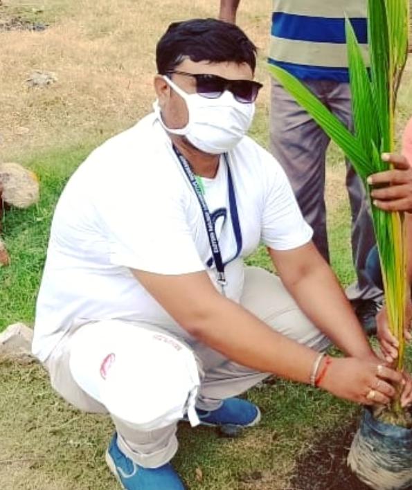 पौधारोपण की अलख जगा रहे गौतम कुमार रजक