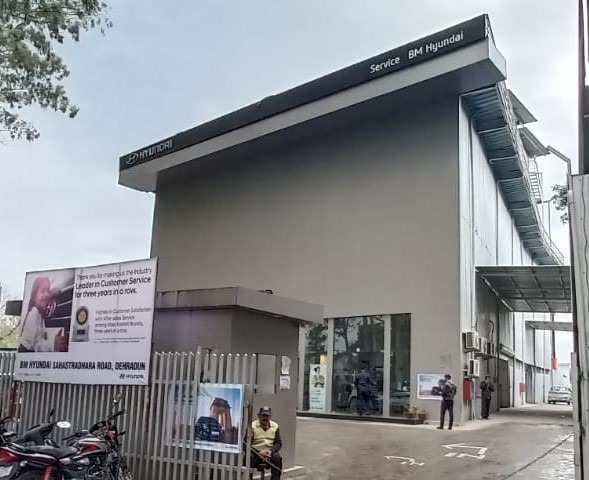 फ्रीडम ड्राइव कैम्प का आयोजन शाहस्त्रधारा रोड बी एम हुंडई द्वारा