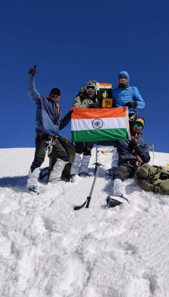 घाटमपुर के वीर सपूत लकी सचान ने फहराया परचम देश दुनिया मे किया नाम किया चीन बॉर्डर सामरिक चोटी में किया कब्ज़ा