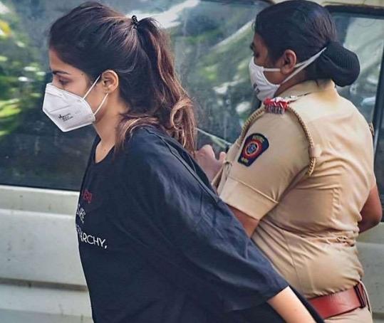 रिया का कोरोना रिपोर्ट निगेटिव , कुछ देर में होगी पेशी