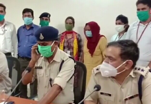 असहाय 17 साल की बच्ची हैवानों से बचती बचाती 3 दिन में 200 किमी पैदल चल दिल्ली से हाथरस पहुंची