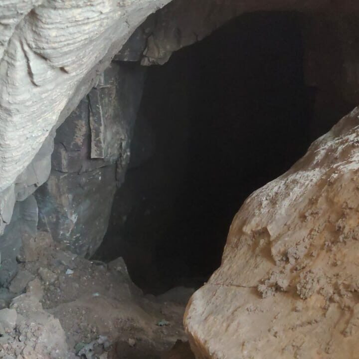 गुप्त गोदावरी से थर पहाड़ में खुदाई के दौरान मिली गुफा लोगों के आकर्षण का केंद्र बनी