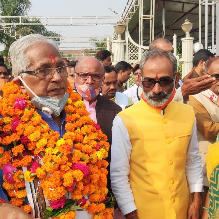 एमएलसी के भाजपा प्रत्याशी डॉक्टर जगदीश शर्मा ने आज झांसी में सादगी के साथ नामांकन पत्र दाखिल किया