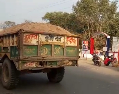 लूटे जाओ राजा मज़ा आ रहा है सरकार चाहे जिसकी हो हमारा क्या जा रहा है,