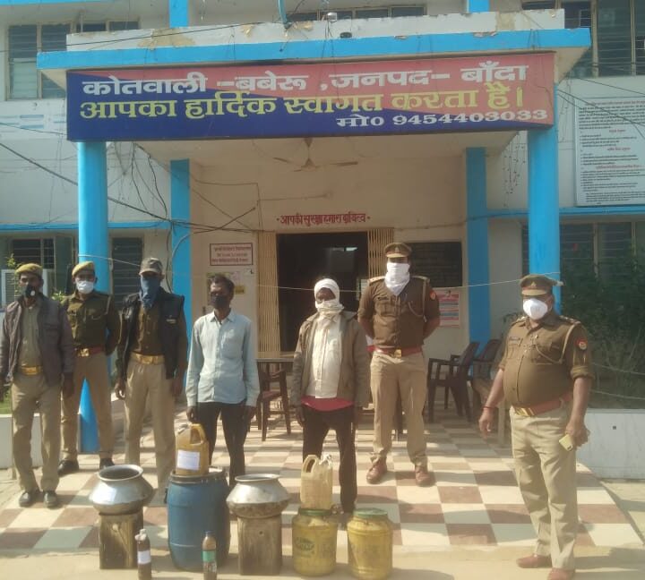 अलग-अलग स्थानों से कच्ची शराब के साथ तीन अभियुक्त गिरफ्तार