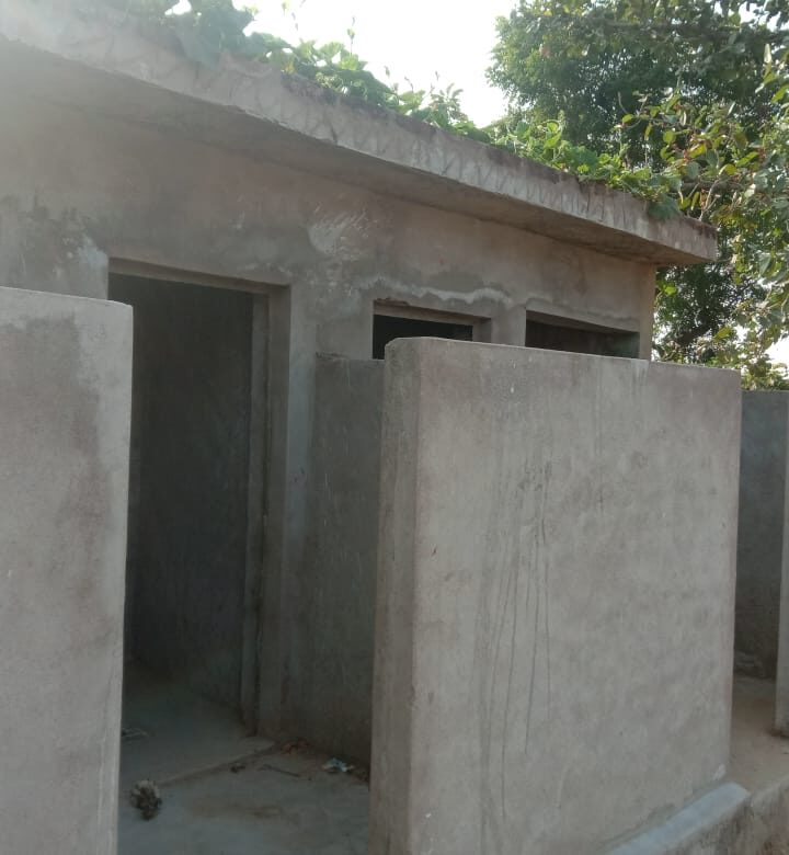 ग्राम प्रधान एवँ सचिव ने डकारी विकास कार्यों की रकम ।विकास कार्य आज भी अधूरे।