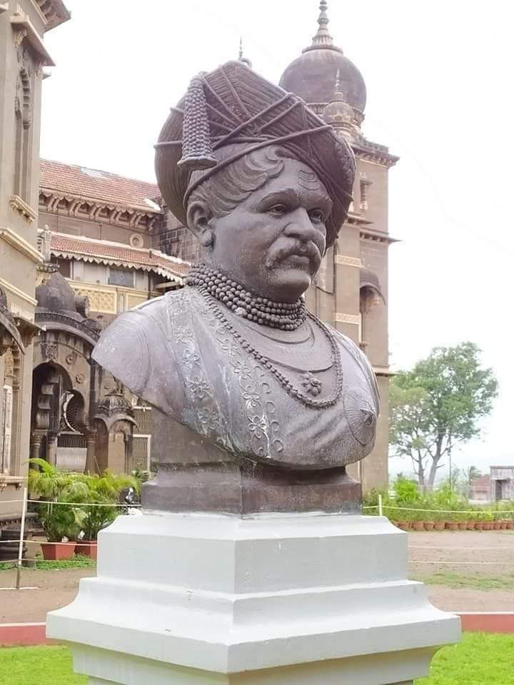 भारत में सच्चे प्रजातंत्रवादी और समाज सुधारक छत्रपति शाहूजी महाराज (जन्म- 26 जून 1874; मृत्यु- 6 मई, 1922, मुम्बई)