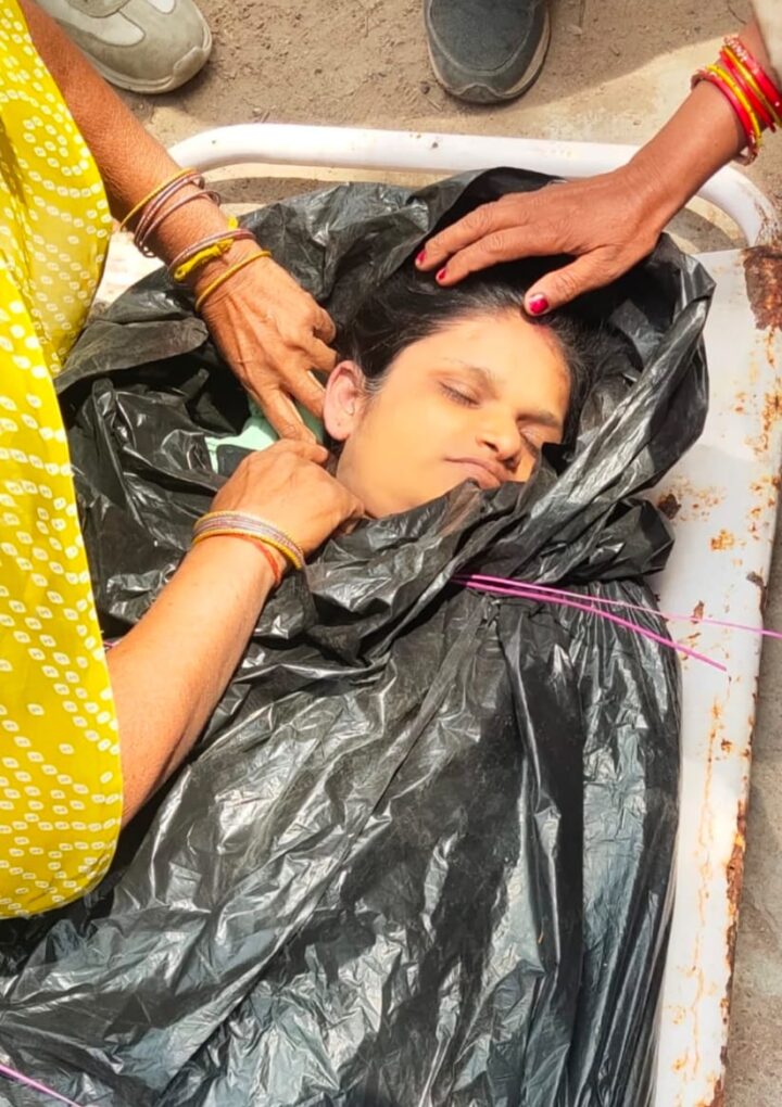 दहेज की बलि बेदी पर मध्यप्रदेश के मुख्यमंत्री शिवराज सिंह की एक भांजी पुनः प्रताड़ना एवं दहेज रूपी दानवों के खूनी पंजों की हुई शिकार
