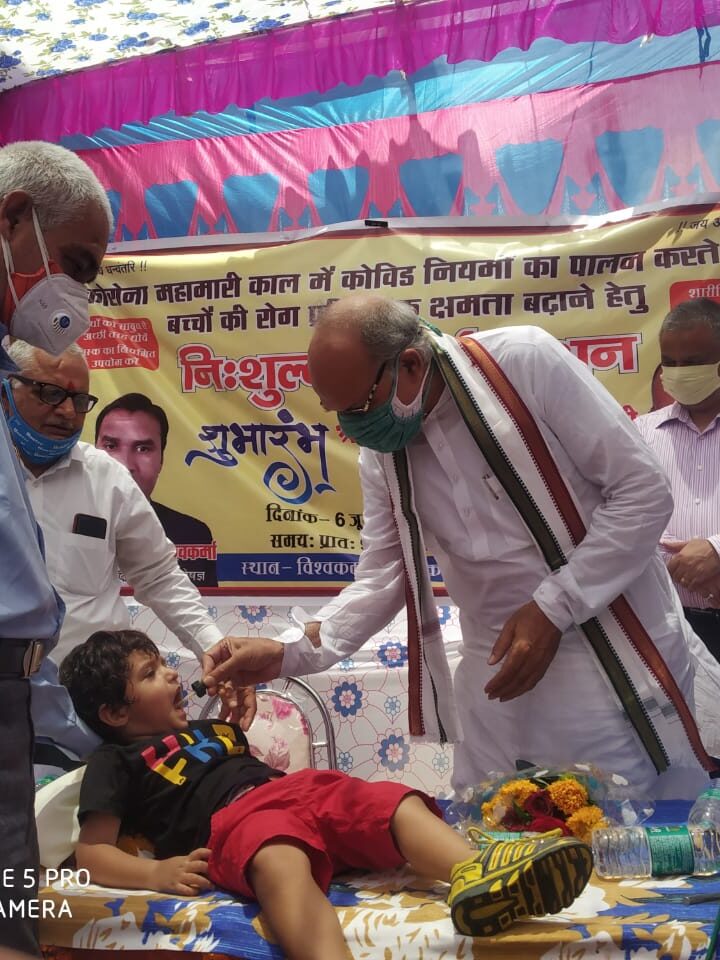 प्रत्येक रविवार को डा. पवन विश्वकर्मा के क्लीनिक पर निःशुल्क पिलाया जायेगा स्वर्ण प्राशन की बच्चों की इम्यूनिटी बढाने मे सहायक है स्वर्ण प्राशन डा. पवन विश्वकर्मा
