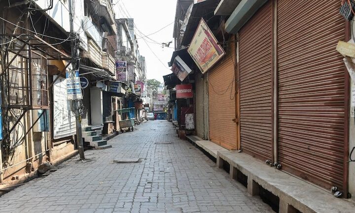 मंझोले उद्योगपतियों और विक्रेताओं की हालत बहुत दुर्लभ साथ माध्यम वर्ग का जीवन चरमराया Covid 19 दूसरी लहर में