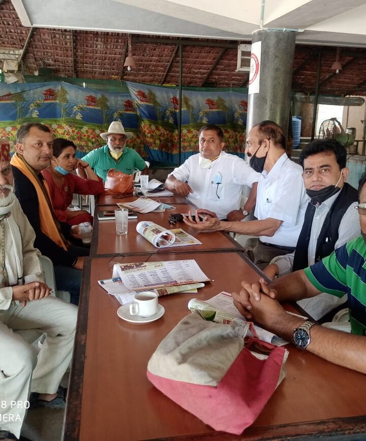 बकस्वाहा जंगल के निरीक्षण के लिए जंगल बचाओ अभियान ( विभिन्न संगठनों ले राष्ट्रीय समन्वय समिति ) झारखण्ड से कमलेश सिंह और बिहार से डॉ धर्मेंद्र कुमार पहुंचे