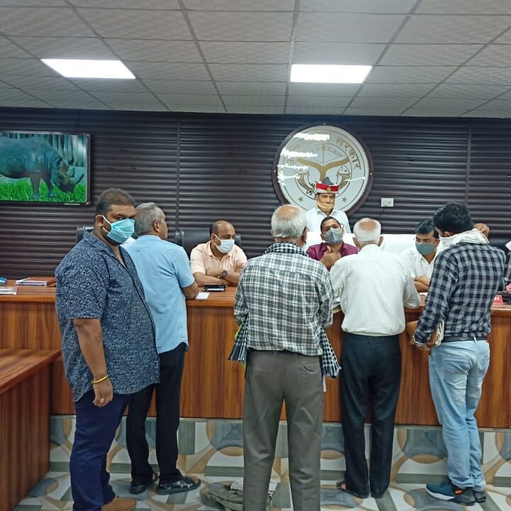 एसडीएम को प्रार्थना देकर की जान-माल सुरक्षा की मांग-पत्रकार चंकी गुप्ता के साथ कुछ दबंगों ने की मारपीट, घर पर जाकर दी जान से मारने की धमकी
