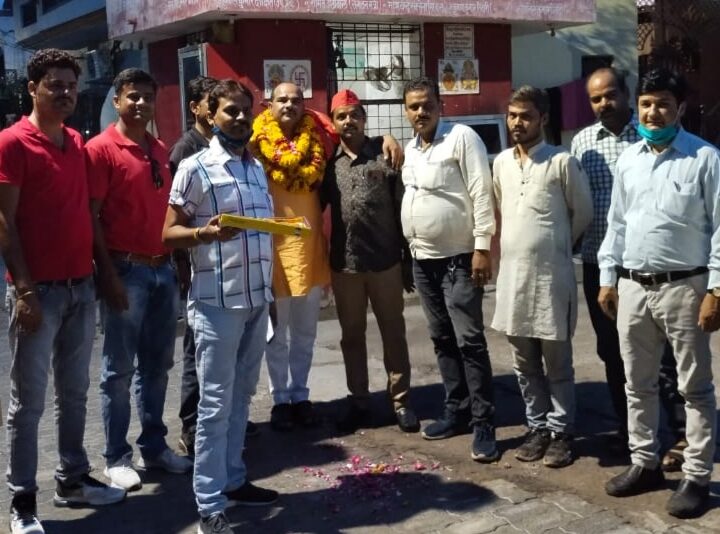 फूल मालाओं के साथ लोहिया वाहिनी प्रदेश सचिव का किया गया स्वागत