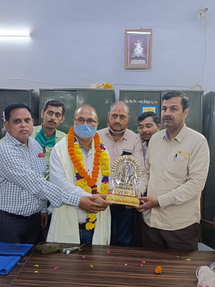 माध्यमिक शिक्षणेत्तर एसोसिएशन ने राज्य कर्मचारी संयुक्त परिषद के मंडल अध्यक्ष का किया भव्य स्वागत –कानपुर