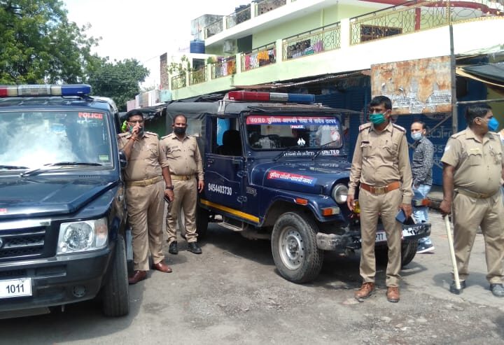 काकादेव पुलिस ने सख्ती कर लॉक डाउन का कराया पालन