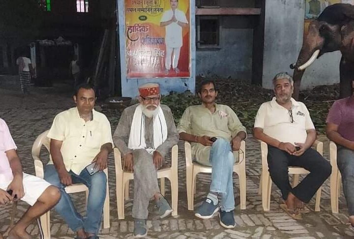 पीपल नीम तुलसी अभियान के तहत सिवान में नवीन सिंह परमार के अध्यक्षता मे एक संगोष्ठी हूई जिसमें कट रहे जंगल और घटते वन क्षेत्र पर चिंता जाहिर की गई।