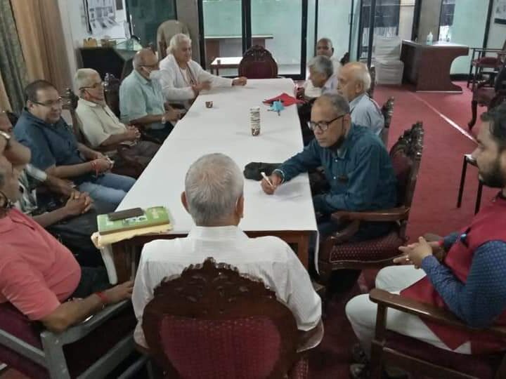 आर टी आई क्लब उत्तराखंड की बैठक इंदर रोड देहरादून में सम्पन्न हुई।मुख्य विषय  #आत्महत्या की धारा एवं अन्य धाराओं में दर्ज झूठे मुकदमें था।