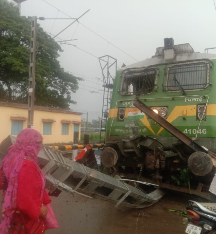 मालगाडी पटरी से उतरी बडी दुर्घटना घटित होने से बची । बिलासपुर छग