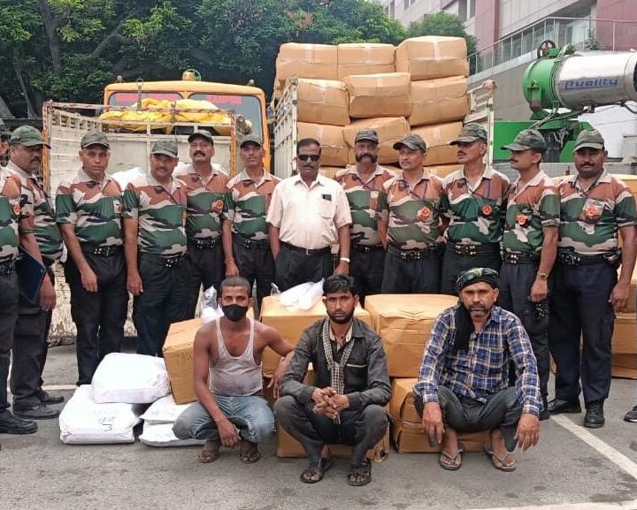 कर्नल आलोक नारायण, प्रवर्तन अधिकारी नगर निगम के नेतृत्व में प्रवर्तन दल द्वारा दादानगर पुल, जूही खलवा पुल और टाटमिल चौराहा में तड़के सुबह नाका लगाया गया भारी मात्रा में प्रतिबंधित प्लास्टिक पकड़ी कानपुर