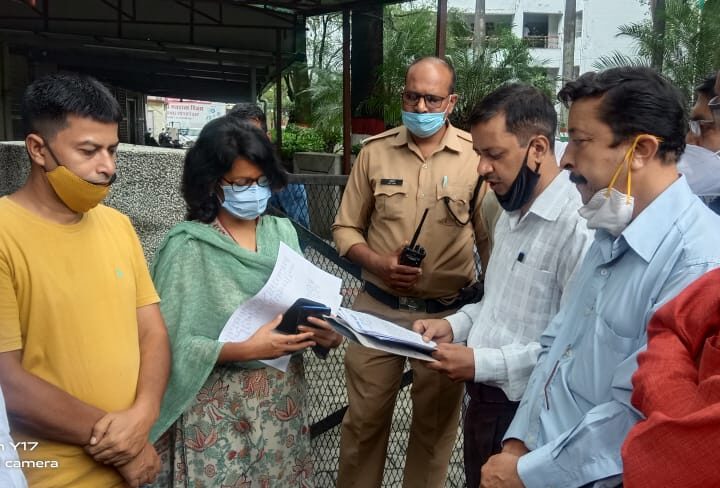 माननीय जिलाधिकारी महोदय देहरादून को राष्ट्रीय उत्तराखंड पार्टी व आंदोलनकारी संगठनों ने जिलाधिकारी को ज्ञापन दिया कारगी चौक पर एक रेस्टोरेंट  प्यारी पहाड़न के  विवाद बावत