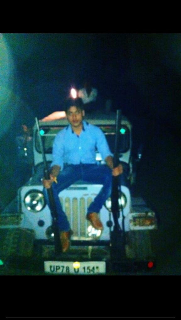 कानपुर में दबंग युवको की फोटो लगातार हो रही वायरल