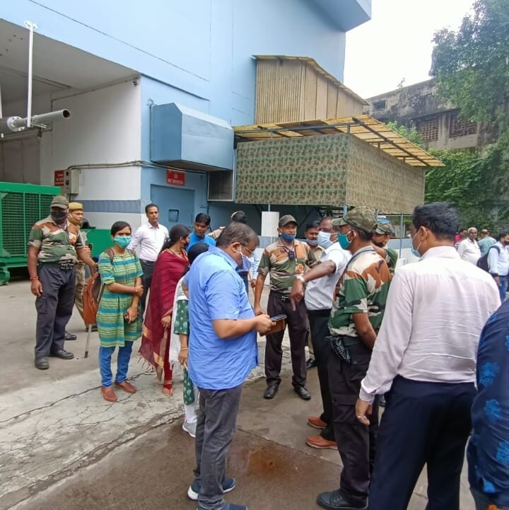 शहर के सबसे बड़े मॉल पर नगर निगम की बड़ी कार्रवाई…जेड स्क्वायर मॉल के सभी गेटों को किया गया सील