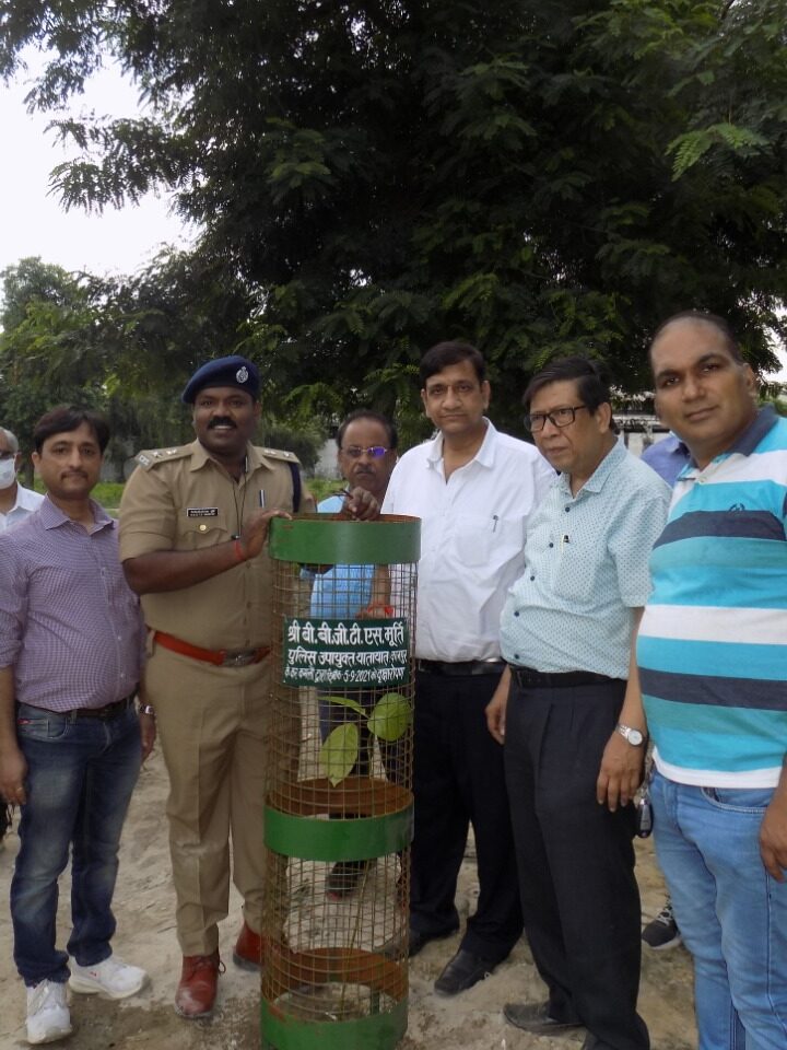 100 से अधिक पौधारोपण कर इण्डियन इंडस्ट्रीज एसोसिएशन कानपुर चैप्टर द्वारा औद्योगिक क्षेत्रो को प्रदुषण मुक्त का संकल्प लिया