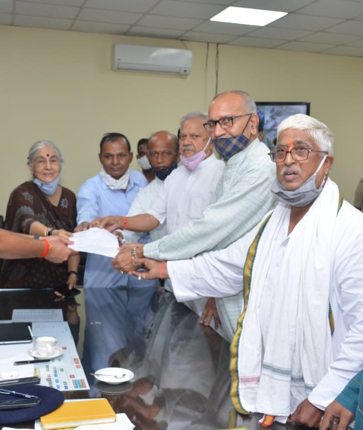 संयुक्त विपक्षी मोर्चा ने एडिशनल कमिश्नर को दिया ज्ञापन